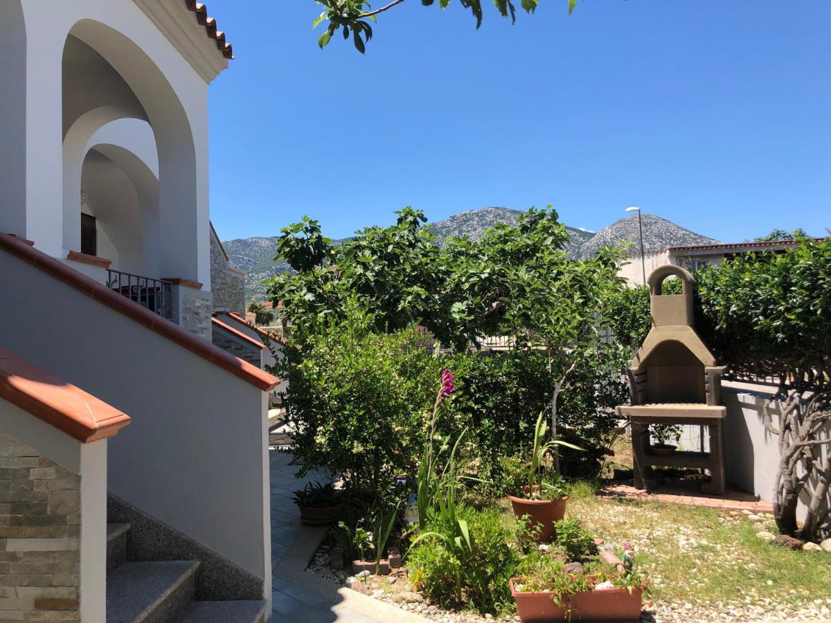 Appartamento In Villa Andreina Orosei Exteriör bild