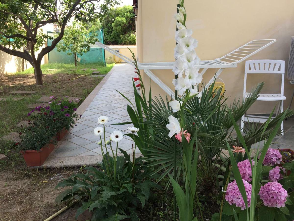 Appartamento In Villa Andreina Orosei Exteriör bild
